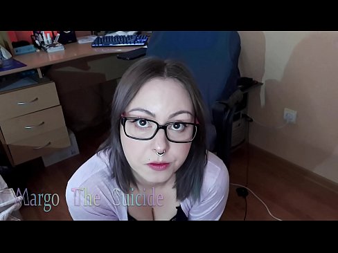 ❤️ Seksikas prillidega tüdruk imeb dildot sügavalt kaamera ette Porno at us ❌️❤